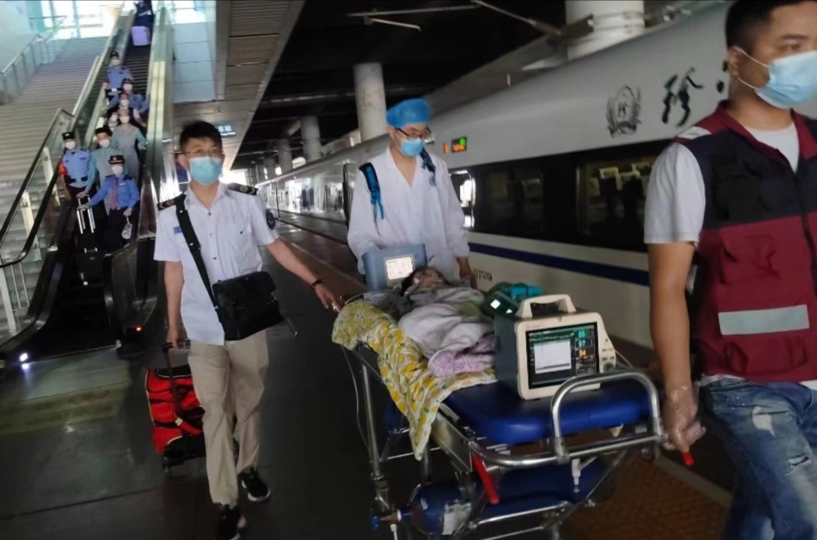 吴川市高铁转运公司